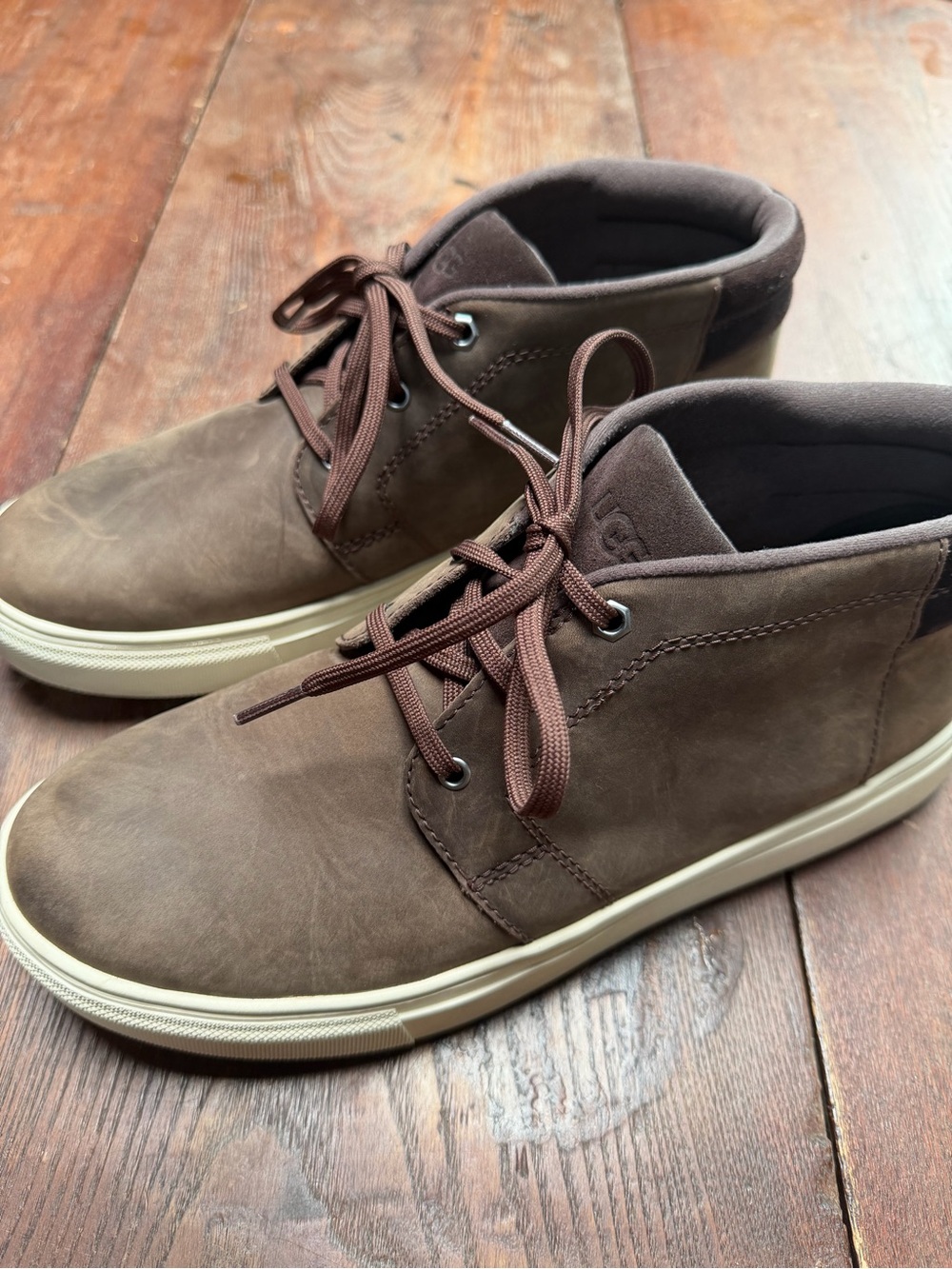 UGG Men's Brown Chukka Boots with Cream Sole Amazing Condition!